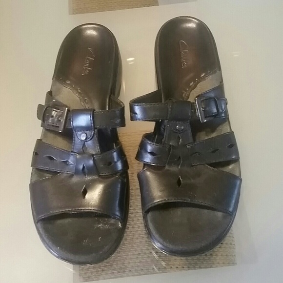 Clarks black leather sandles size 7M
