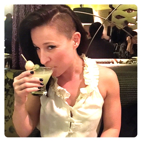 Meet your Posher, Tiffany - Picture 1 of 4