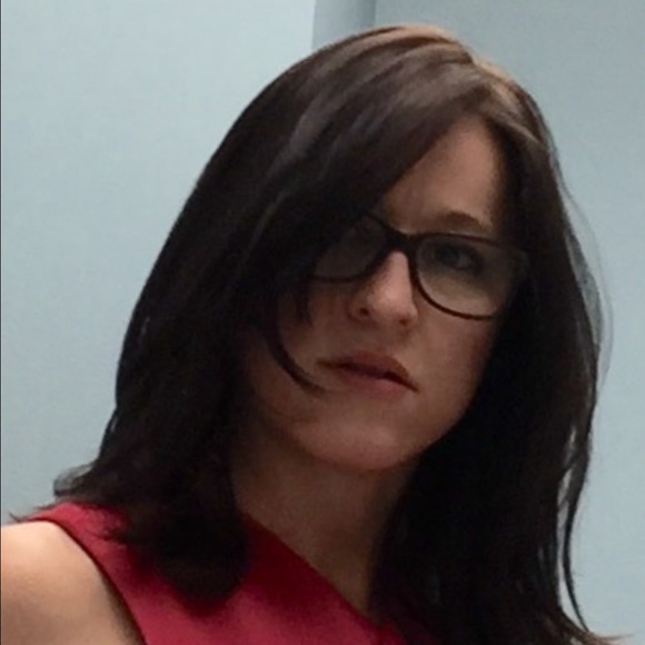 Meet your Posher, Tiffany - Picture 2 of 4