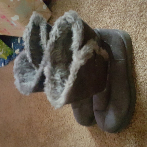 Womens size 7 grey fur boots