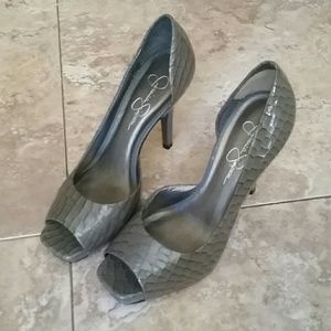 Jessica Simpson gray snake skin patten leather
