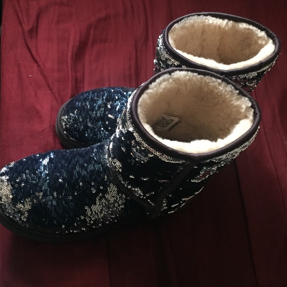 Classic sparkle blue and silver short uggs - Picture 2 of 4