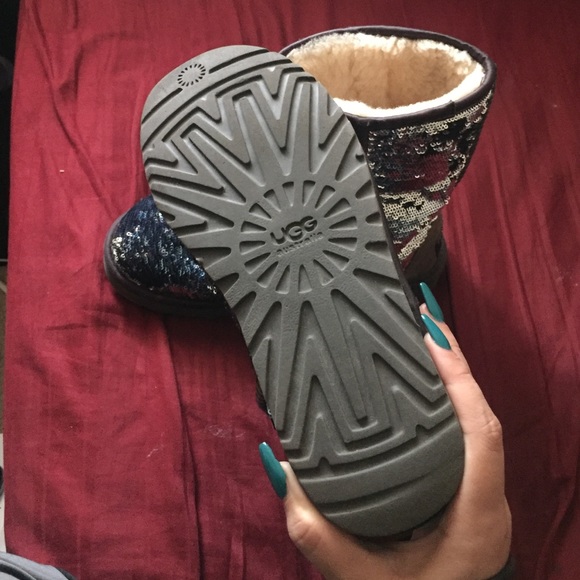 Classic sparkle blue and silver short uggs - Picture 3 of 4