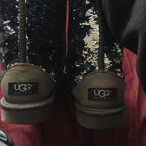 Classic sparkle blue and silver short uggs - Picture 4 of 4