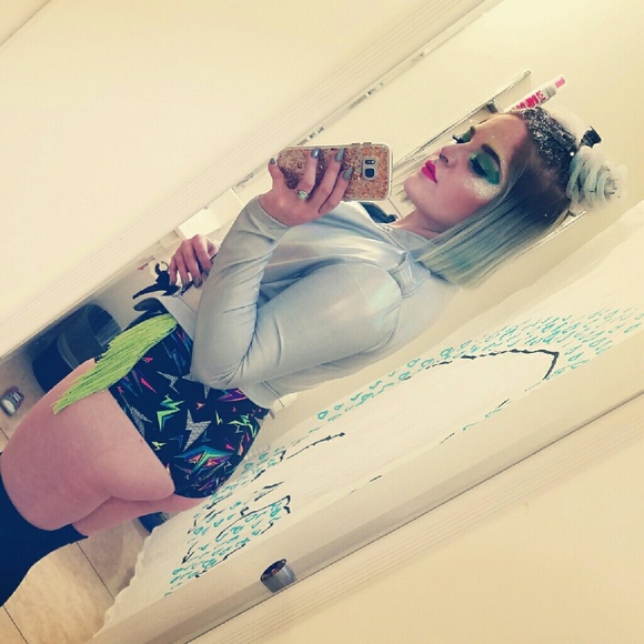 Meet your Posher, Mariah - Picture 2 of 2