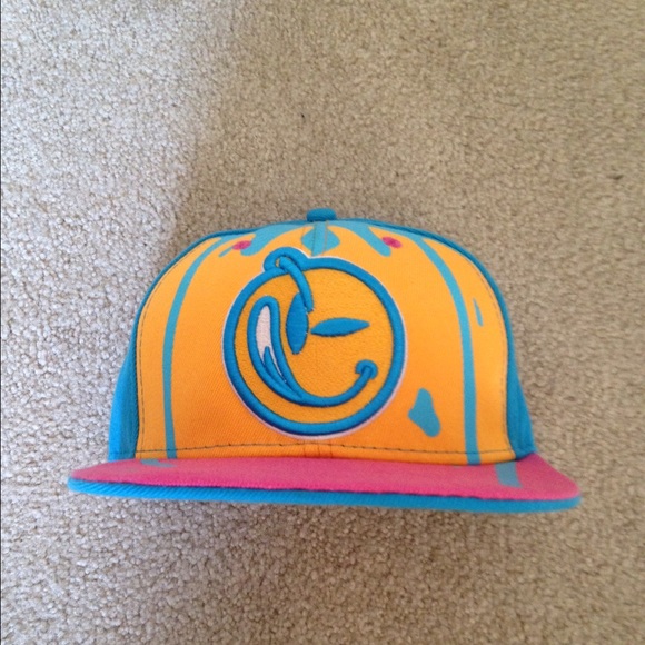 Yums Limited Edition Graffiti SnapBack NWOT - Picture 2 of 4