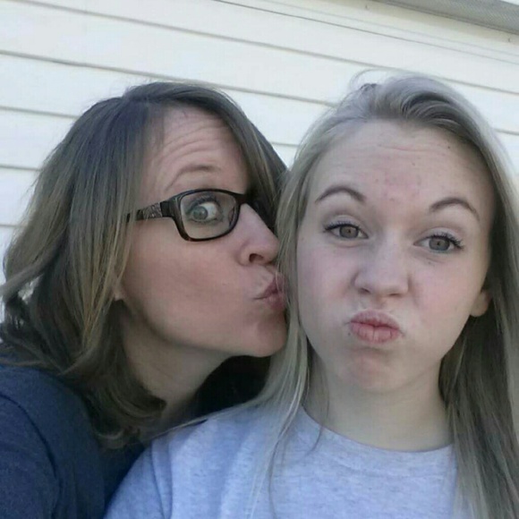 Meet your Posher, Katie - Picture 2 of 3