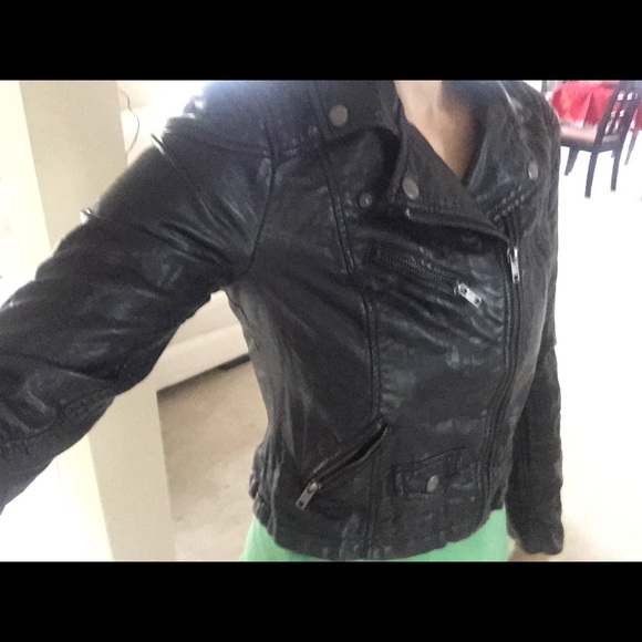 Fashionable leather like black jacket. - Picture 2 of 2