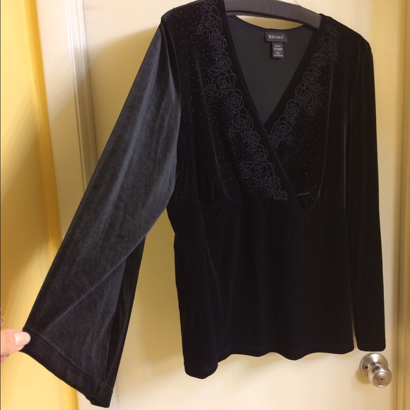 Long sleeve black top