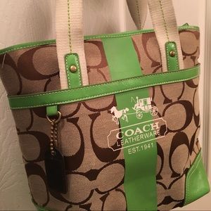 Cute green 💚 and brown Coach 💁🏾