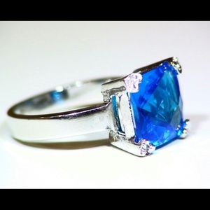 Size 7.5 .925 Sterling Silver Gorgeous Ring