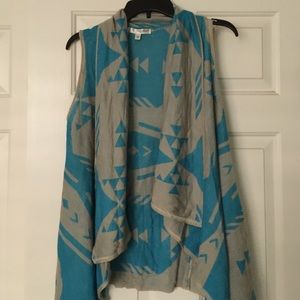 Sleeveless lightweight sweater