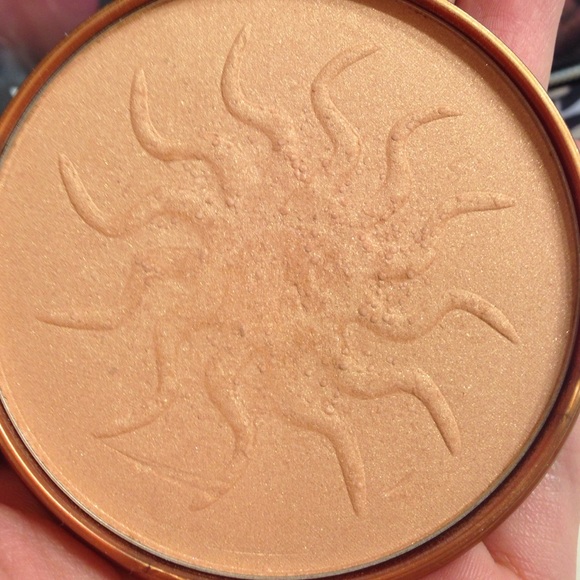 Waterproof Rimmel London bronzer - Picture 2 of 4