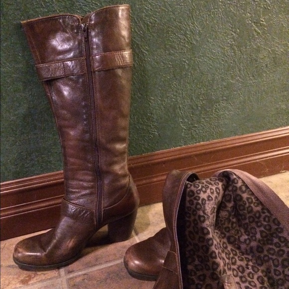 Born Shoes - Classic Born boots, warm and comfy.