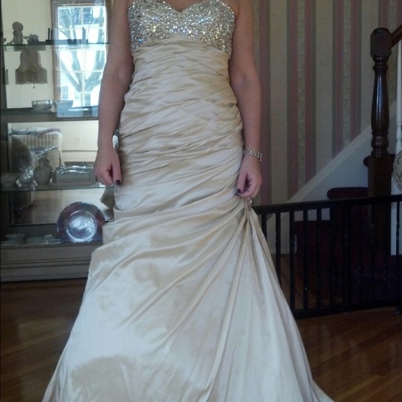 Dress - Picture 2 of 2