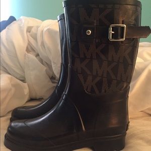 Michael Kors Short Rainboot size 6
