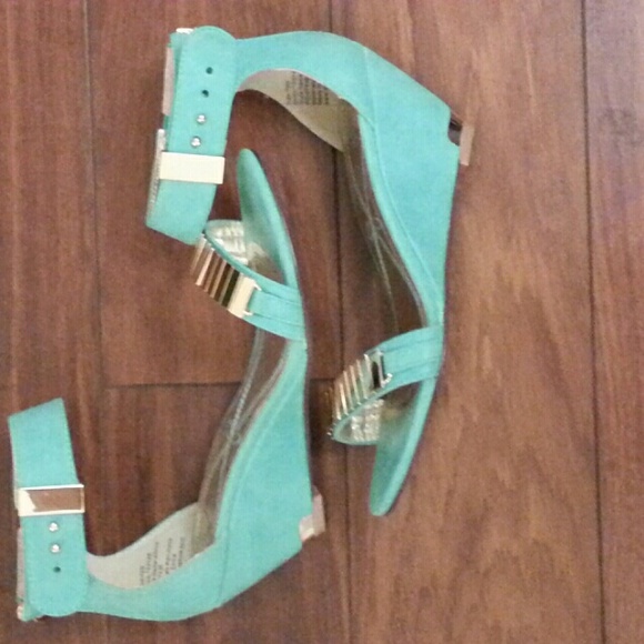 Not 1, Not 2, But 3 items in this Bundle!!! Was 40 - Picture 3 of 4