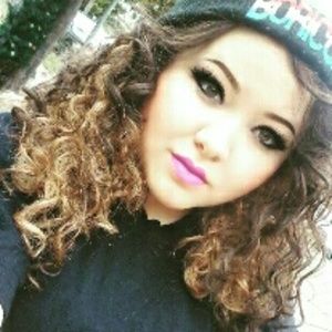 Meet your Posher, Esmeralda