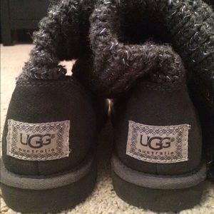 Gray sweater Ugg boots