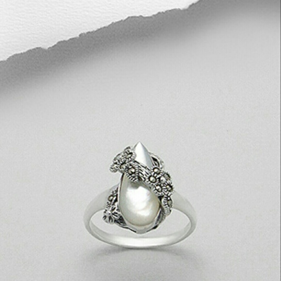 {OFFER $16} Marcasite & Pearl Sterling Silver Ring