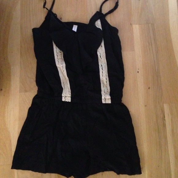 Black with lace and ruffle romper - Picture 1 of 3