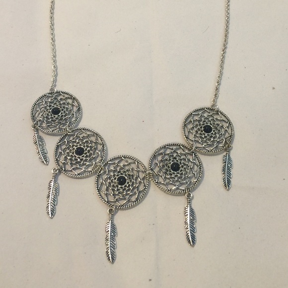Dream catcher necklace with black beads!💛🌻