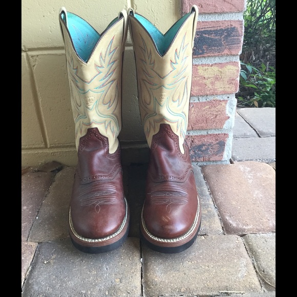 Sold! Gorgeous Ariat boots