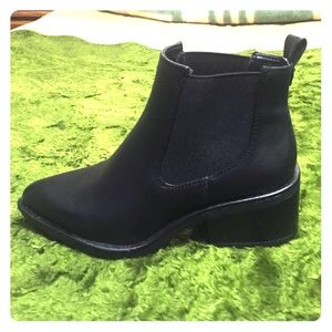 Pointed Toe Chelsea Boots