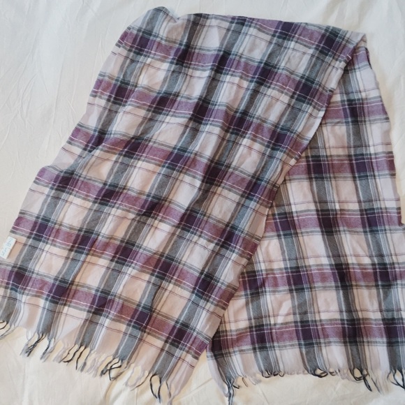 SOLD! MUJI 💯% Wool Blanket Scarf - Picture 2 of 4