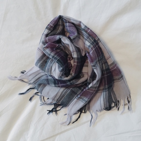 SOLD! MUJI 💯% Wool Blanket Scarf - Picture 3 of 4