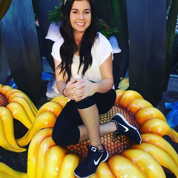 Meet your Posher, Marissa