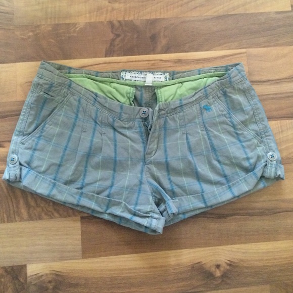 Women's plaid cargo shorts