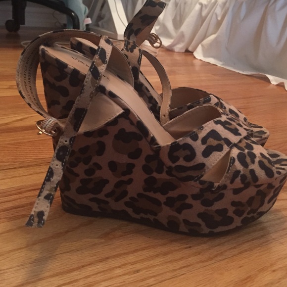 Leopard Print Wedge Heels - Picture 2 of 4