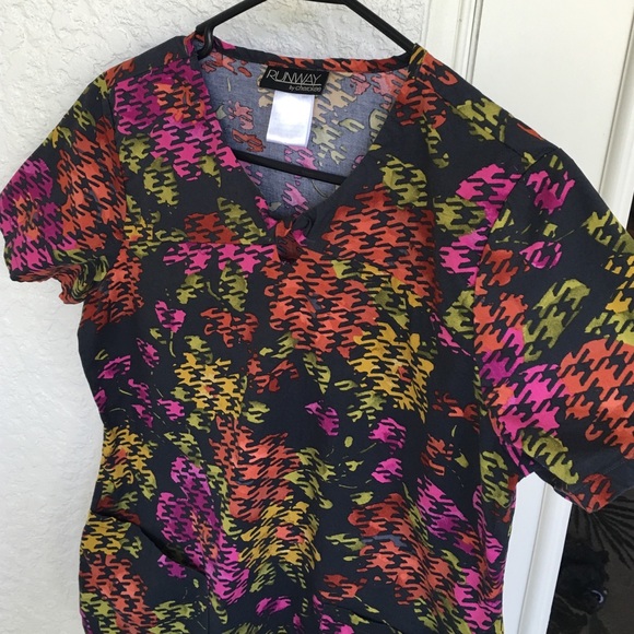 Scrub Top - Picture 2 of 3