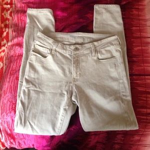 Old Navy khaki skinny jeans💛