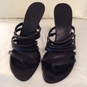 KENNETH COLE Black Leather Strappy Sandals