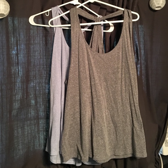 2 Cross-Back Flowy Tanks