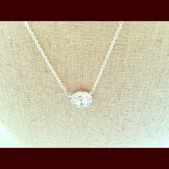 Floral 3-D Design Necklace. - Picture 1 of 3