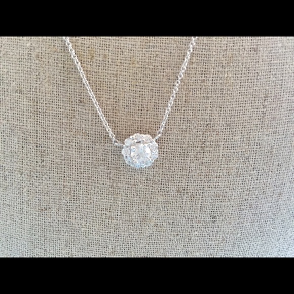 Floral 3-D Design Necklace. - Picture 2 of 3