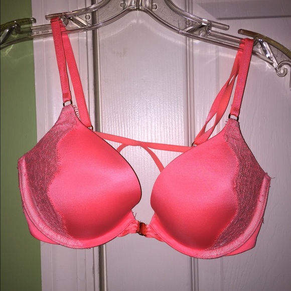 Victoria's Secret coral bra. Never worn, with tags