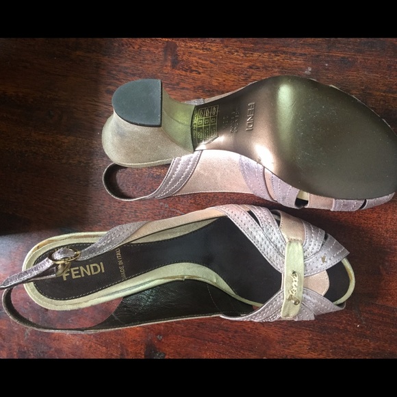 New- Fendi metallic lamb skin peep toe wedge - Picture 3 of 4