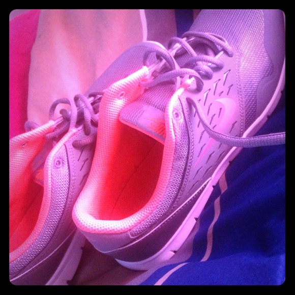 Nike pink And Grey Like New 😊