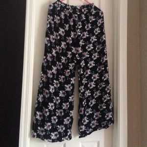 Floral palazzo pants🌺