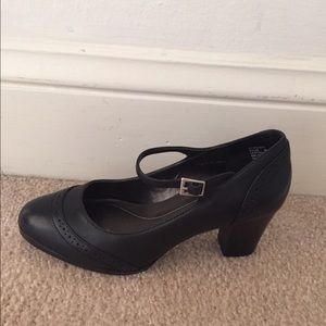 Beautiful Rockport pumps with straps!