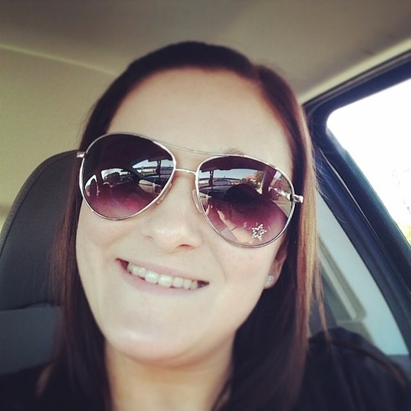 Meet your Posher, April - Picture 1 of 1