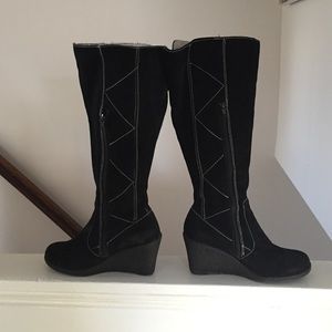 Black wedge boots