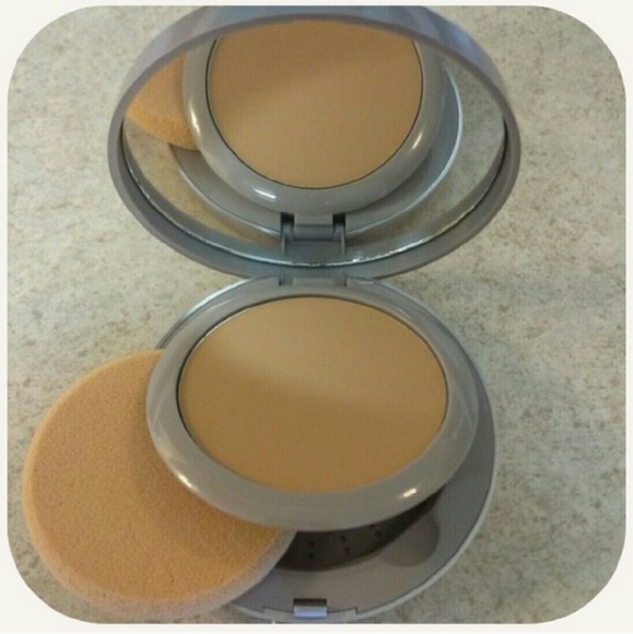 Laura Mercier Tinted Moisturizer Creme Compact