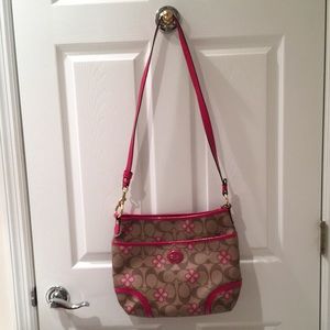 Today only!!!! Coach Peyton signature HOBO