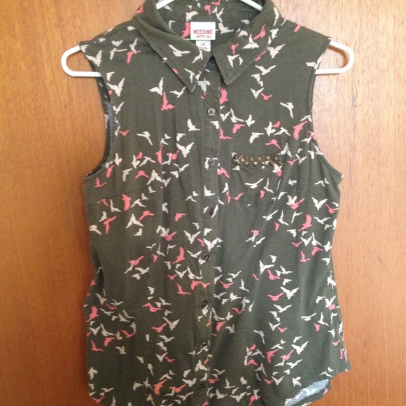 Sleeveless, button-up shirt