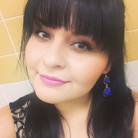 Meet your Posher, Adriana